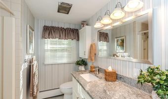 17 Woodview Dr, Cranston, RI 02920