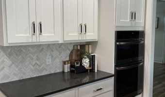 102 Fox Trail Dr, Auburn, IN 46706