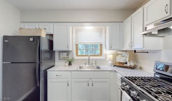 1044 Ellsworth Dr, Akron, OH 44313