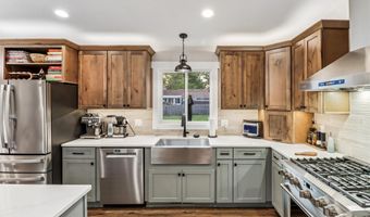 106 12th Ave NW, Altoona, IA 50009