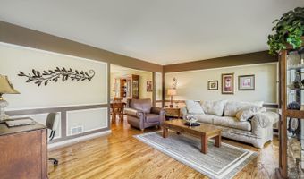 1967 N Woodland Ln, Arlington Heights, IL 60004