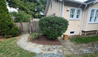 27 W WYATT Ave, Alexandria, VA 22301