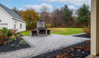 853 Oxford St S, Auburn, MA 01501