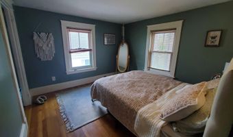 84 14th St, Bangor, ME 04401