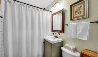 325 S Wisconsin Ave, Addison, IL 60101