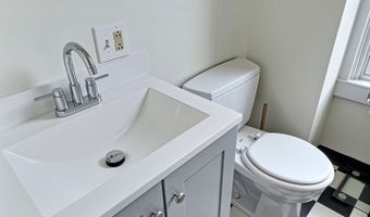 290 Wakelee Ave 2Nd Floor, Ansonia, CT 06401