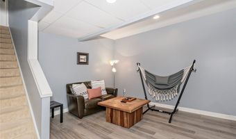 225 Linwood Ln, Aurora, OH 44202