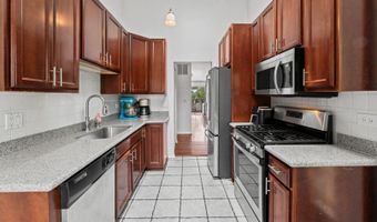 2827 S Embers Ln, Arlington Heights, IL 60005