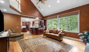 12 Logans Way, Danbury, CT 06811