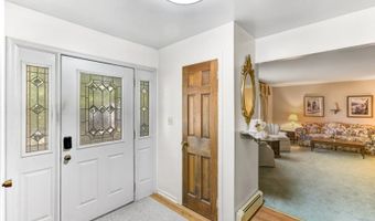 9 Crest Hill Dr, Alloway, NJ 07461