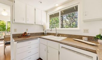 1105 Ivy Ln, Ashland, OR 97520