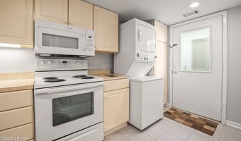 1 Marsh Harbor Dr A, Beaufort, SC 29907