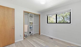 2832 Oak Grove Dr NW, Albany, OR 97321