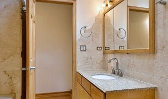 2360 N Drury Ln, Arlington Heights, IL 60004