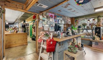 102 N Walnut St, Anderson, MO 64831