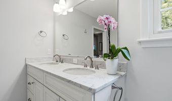 16 Williamsburg Dr, Amherst, NH 03031