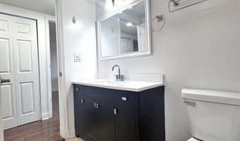 735 N Swift Rd 102, Addison, IL 60101