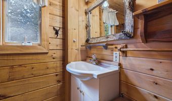15 N Ridge Rd, Beaver Cove, ME 04441
