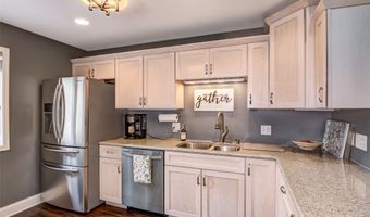 1312 Knollwood Trl, Altoona, WI 54720