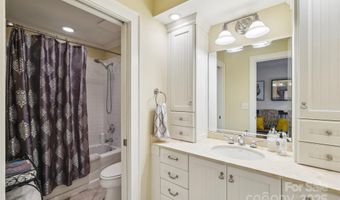 1701 Dearmon Dr, Charlotte, NC 28205
