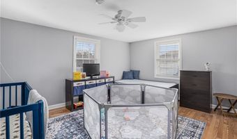 4 Halsey Ave, Middletown, RI 02842