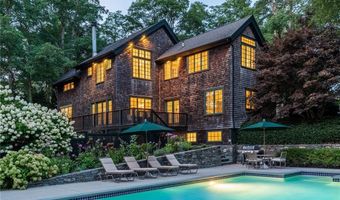 72 Summerfield Ln, Middletown, RI 02842