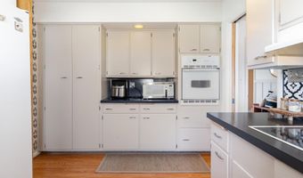 424 Fairlane Dr, Alma, MI 48801