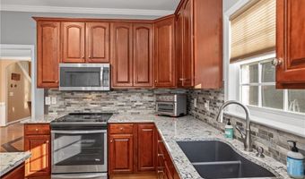 200 Scottsdale Dr, Advance, NC 27006