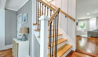 1216 E Main Rd, Middletown, RI 02842