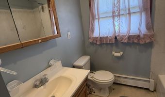 574 Hopping Rd, Belford, NJ 07718