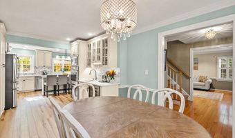 7421 BEVERLY MANOR Dr, Annandale, VA 22003