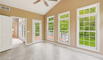 815 Centerville Trl, Aurora, OH 44202