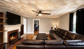 625 Mendon Rd, Cumberland, RI 02864