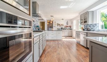 656 E Thornton Lake Dr NW, Albany, OR 97321