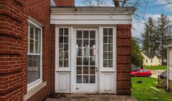 171 E State St, Athens, OH 45701