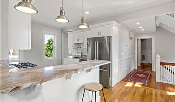 32 Lorraine St, Barrington, RI 02806