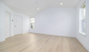 15 E Cross Trl 15, Danbury, CT 06810