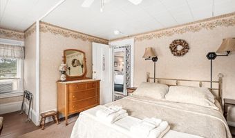 5 Greenhouse Ln, Bradford, NH 03221