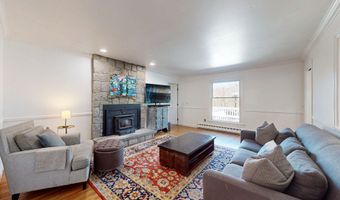 42 Wedgewood Dr, Danbury, CT 06811