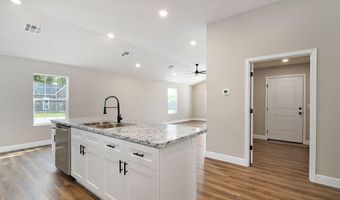 21 E Cofield St, Aurora, MO 65605
