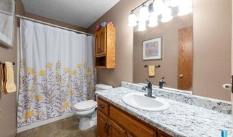 116 W Birchwood Dr, Brandon, SD 57005