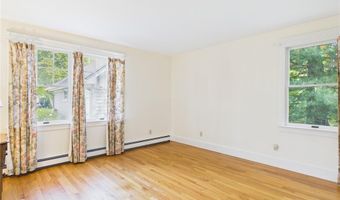30 Forest Rd W, Bristol, RI 02809
