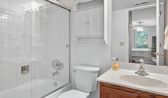 1315 Holgate Dr B, Ballwin, MO 63021