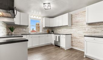 5306 Hillcrest Dr, Allenton, WI 53002