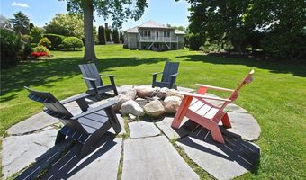 215 Coggeshall Ave, Newport, RI 02840