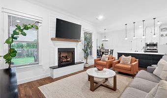 1902 SW Edinburgh Ave, Bentonville, AR 72713
