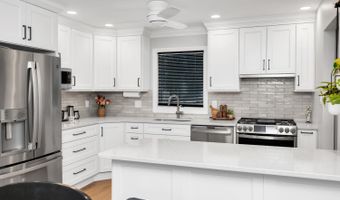 749 Park Ave, Belford, NJ 07718