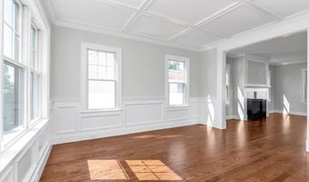 109 Greenway, Albertson, NY 11507