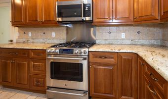 153 12th St, Belford, NJ 07718