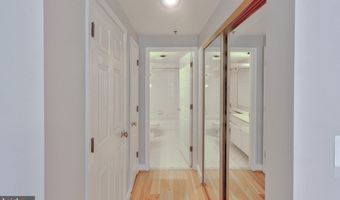 1050 N TAYLOR St 1-201, Arlington, VA 22201